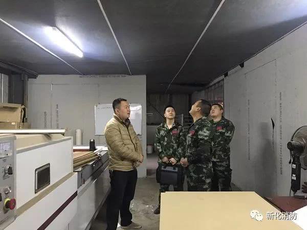 新化消防嚴(yán)查廠房倉(cāng)庫(kù) 筑牢冬季&ldquo;防火墻&rdquo;